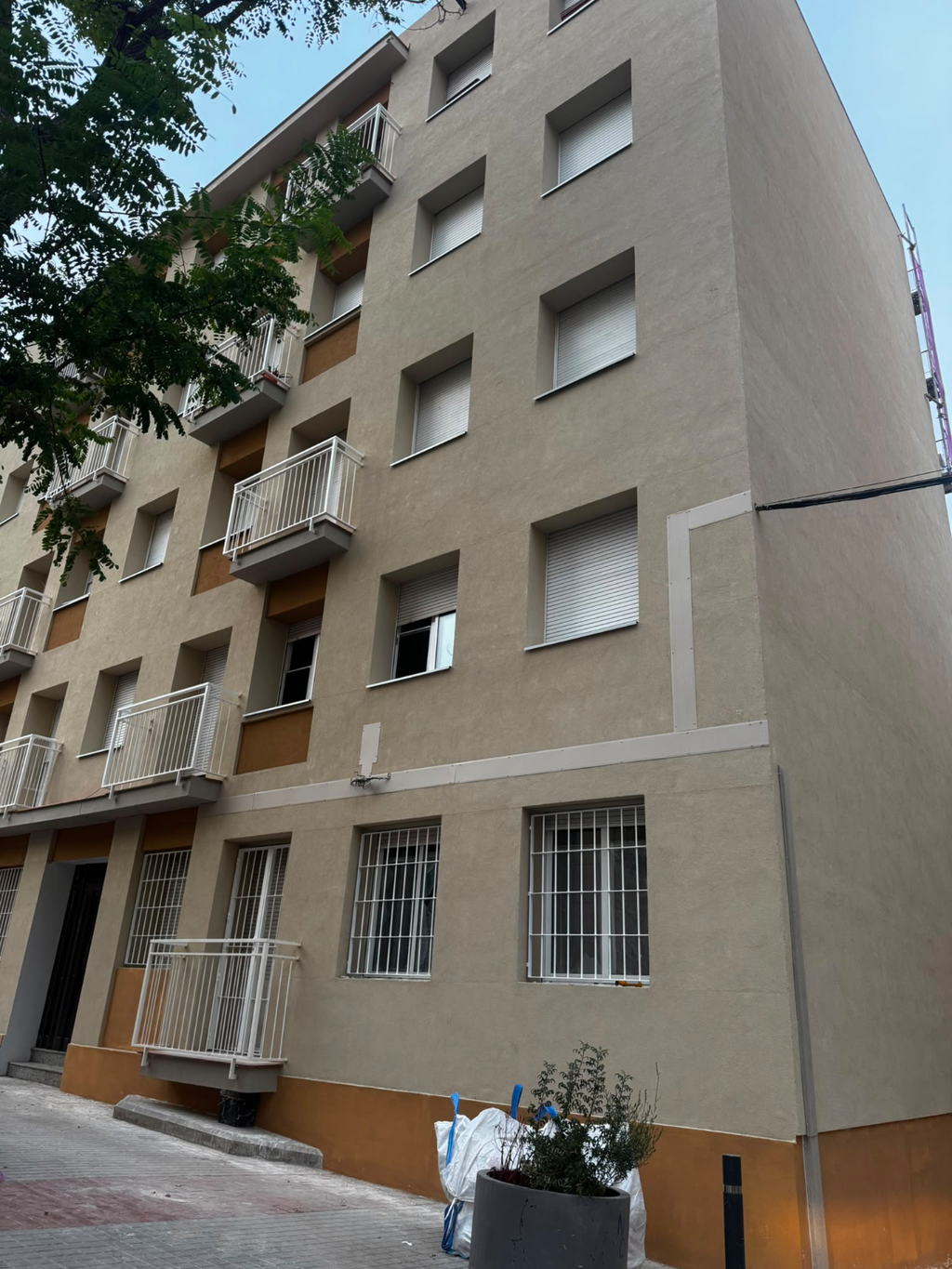 Rehabilitación Integral de Fachada en Sabadell - Después - 1