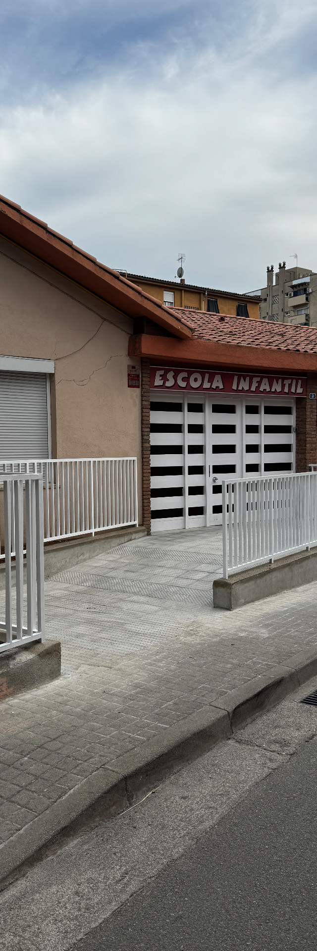 Rampa de acceso guardería  — Zonas Comunes en Barcelona